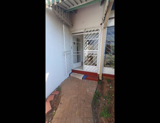 2 BEDROOM HOUSE FOR SALE IN WYCHWOOD